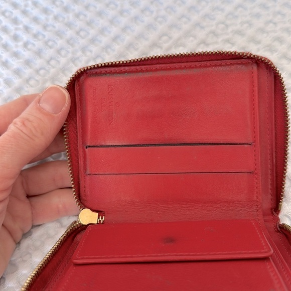 Authentic Louis Vuitton Vernis Zippy Coin Purse, red - Picture 9 of 13